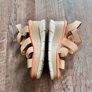 Sorel Tan Platform Sandals Chunky Design size 9